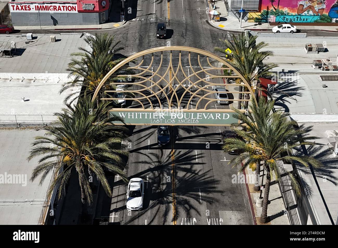 Der Whittier Blvd Arch nahe der Kreuzung der S. Arizona Ave, Dienstag, Dienstag, 31. Oktober 2023, in East Los Angeles. ( Stockfoto