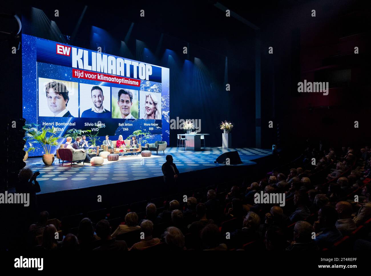 LEUSDEN - Henri Bontenbal (CDA), Silvio Erkens (VVD), Rob Jetten (D66) und Mona Keijzer (BBB) während einer Debatte auf dem EW-Klimagipfel. Das Wochenmagazin Elsevier organisiert das Treffen, bei dem eine Reihe von Politikern miteinander diskutieren wird. ANP SEM VAN DER WAL niederlande aus - belgien aus Stockfoto