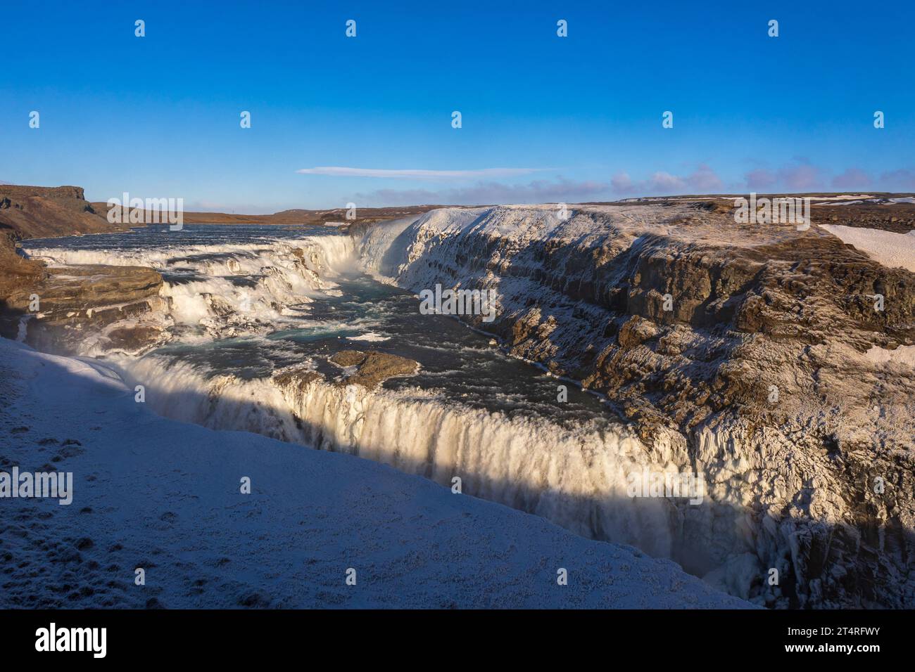 Schnee und Eis am wasserfall gullfoss in island Stockfoto