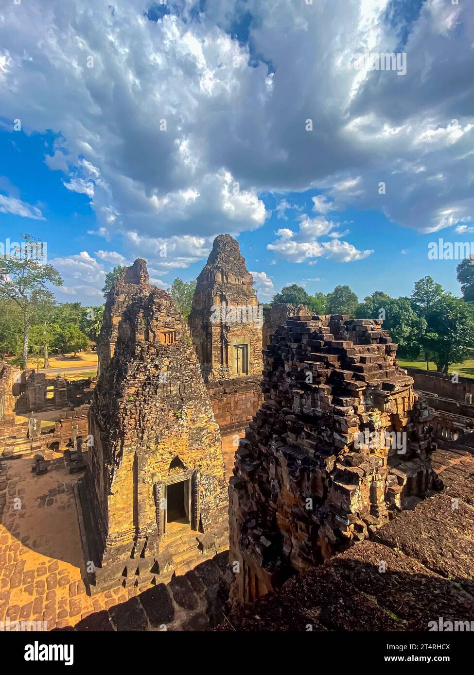 Pre-Rup, ein Tempelberg, der dem Gott Shiva gewidmet ist, ein Tempel der Khmer-Zivilisation, auf dem Territorium von Angkor in Kambodscha. Stockfoto
