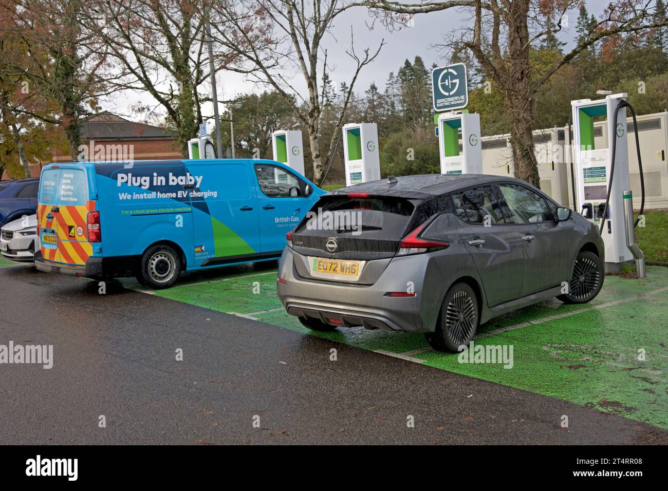 Laden eines Elektrowagens von British Gas am Gridserve Electric Highway in der Motorway Service Station an der Anschlussstelle 47 auf der M4 UK Stockfoto