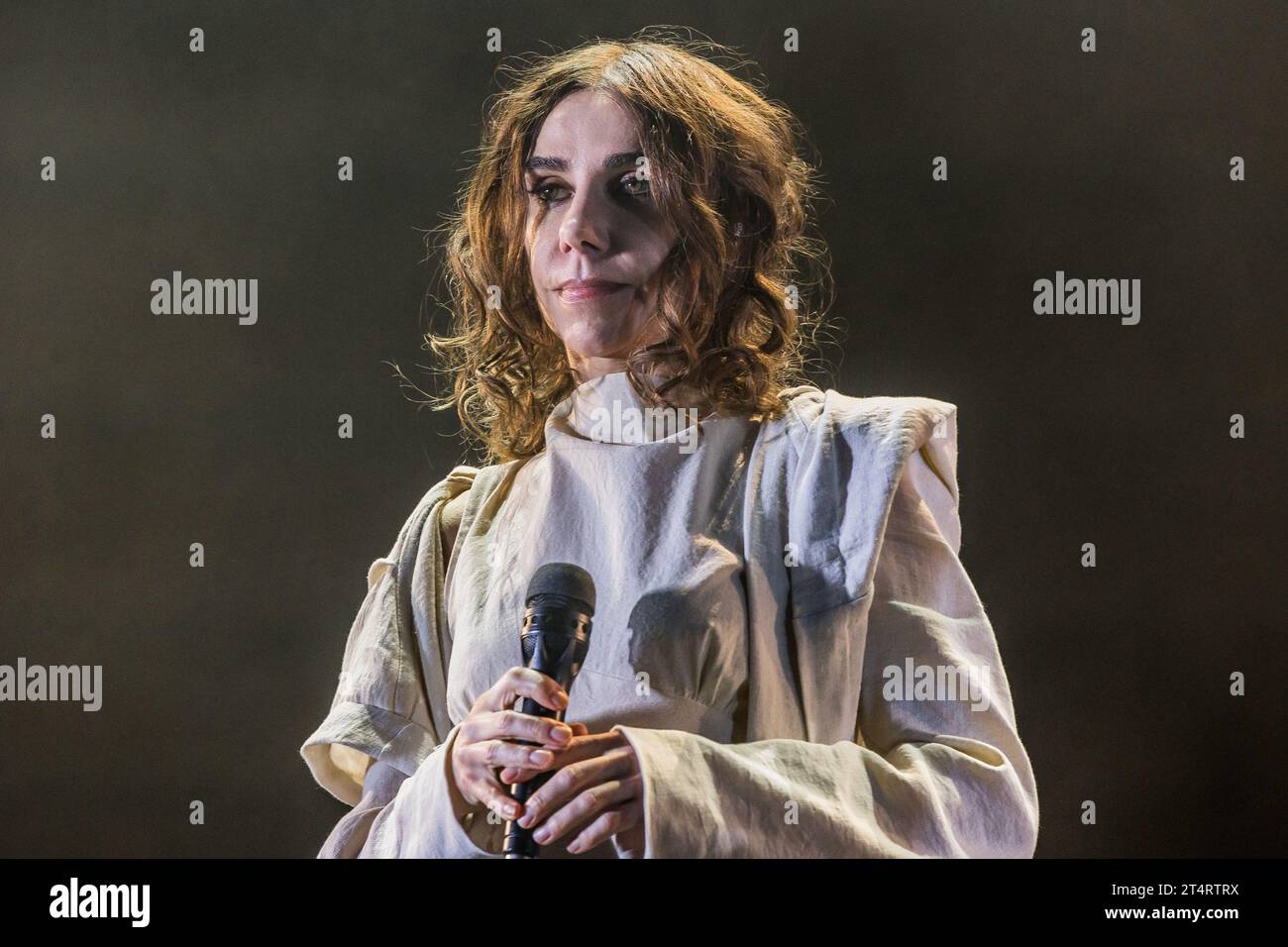PJ Harvey trat am 30. Oktober 2023 live auf der Bühne auf der Tour Polly Jean auf Stockfoto