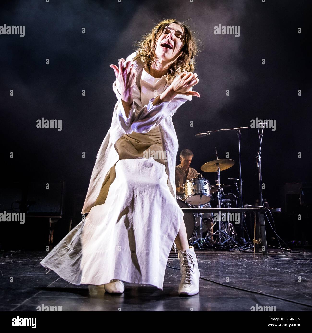 PJ Harvey trat am 30. Oktober 2023 live auf der Bühne auf der Tour Polly Jean auf Stockfoto