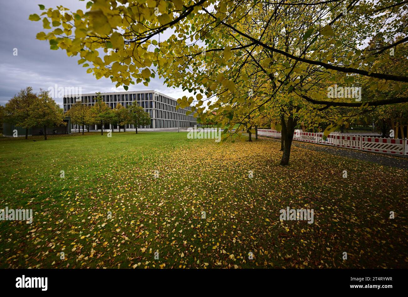 Erfurt, Deutschland. 30. Oktober 2023. Das Bundesarbeitsgericht Erfurt. Es ist das höchste deutsche Arbeitsgericht und damit die letzte Instanz des Arbeitsrechts in Deutschland. Quelle: Martin Schutt/dpa/Alamy Live News Stockfoto