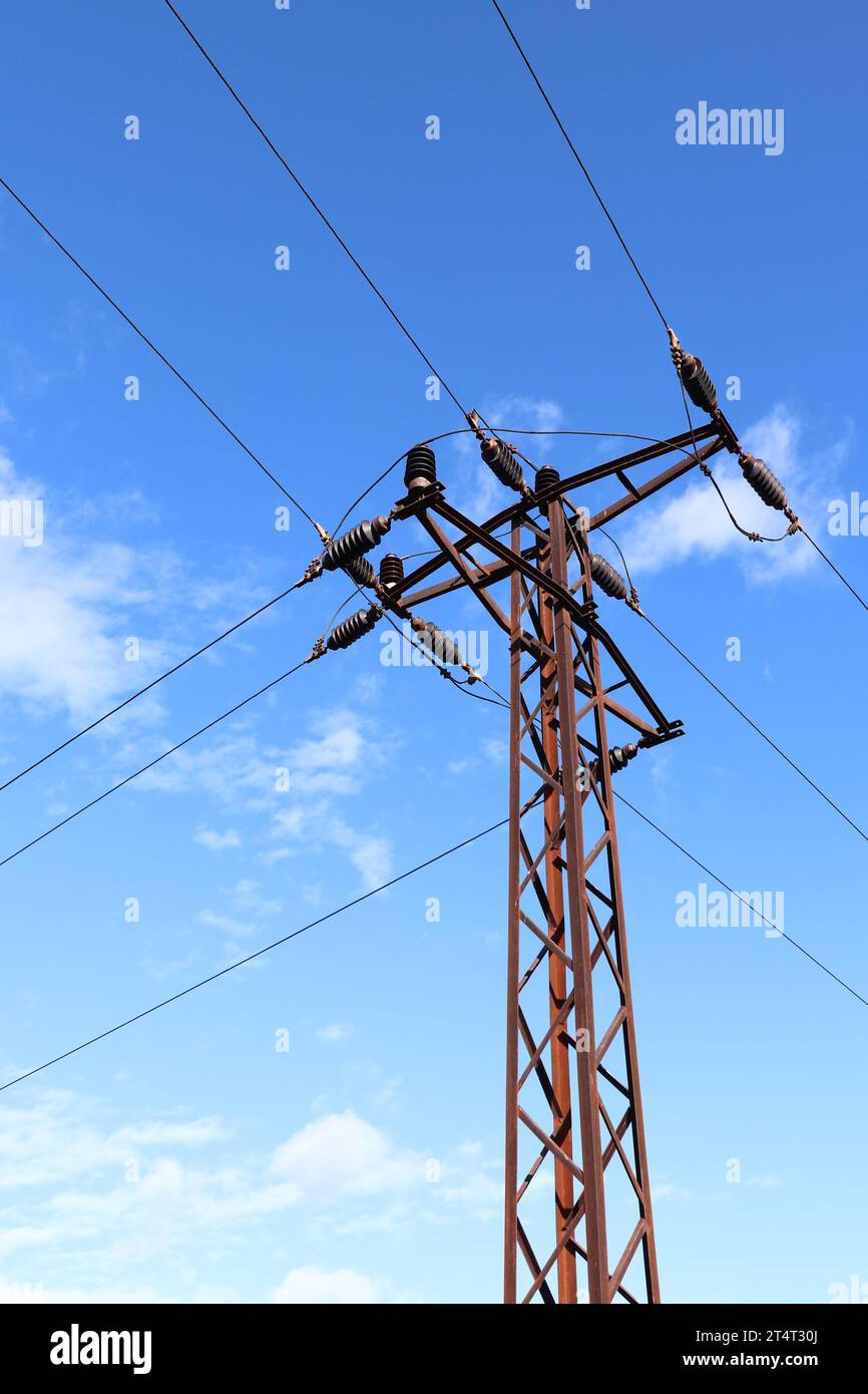 Verteilung der elektrischen Energie – Hochspannungsleitung Stockfoto