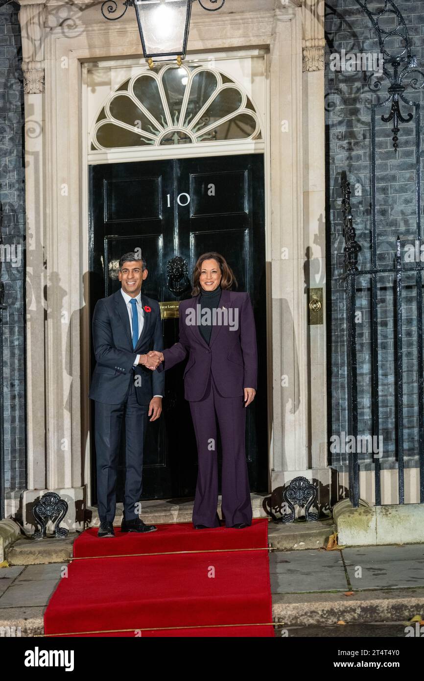 London, Großbritannien. November 2023. US-Vizepräsidentin Kamala Harris und Premierminister Rishi Sunak treffen sich in der Downing Street, Vizepräsident Harris besucht Großbritannien, um eine wichtige politische Rede über künstliche Intelligenz (KI) zu halten und am KI-Sicherheitsgipfel 2023 teilzunehmen. Credit: Ian Davidson/Alamy Live News Stockfoto