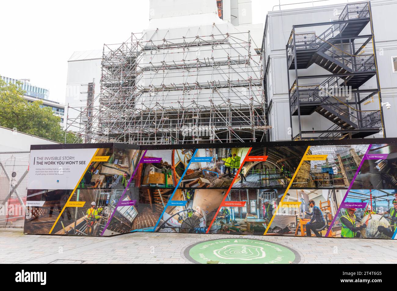 Manchester Stadtzentrum und Horten am Albert Square rund um das Rathaus von Manchester Renovierung und Restaurierung Bauarbeiten, Manchester, England, 2023 Stockfoto