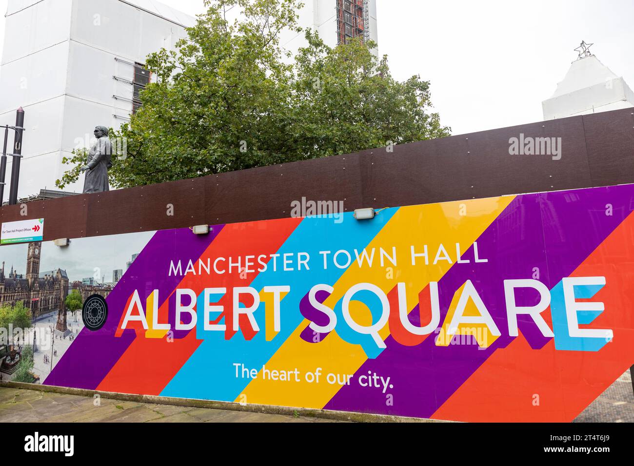 Manchester Stadtzentrum und Horten am Albert Square rund um das Rathaus von Manchester Renovierung und Restaurierung Bauarbeiten, Manchester, England, 2023 Stockfoto