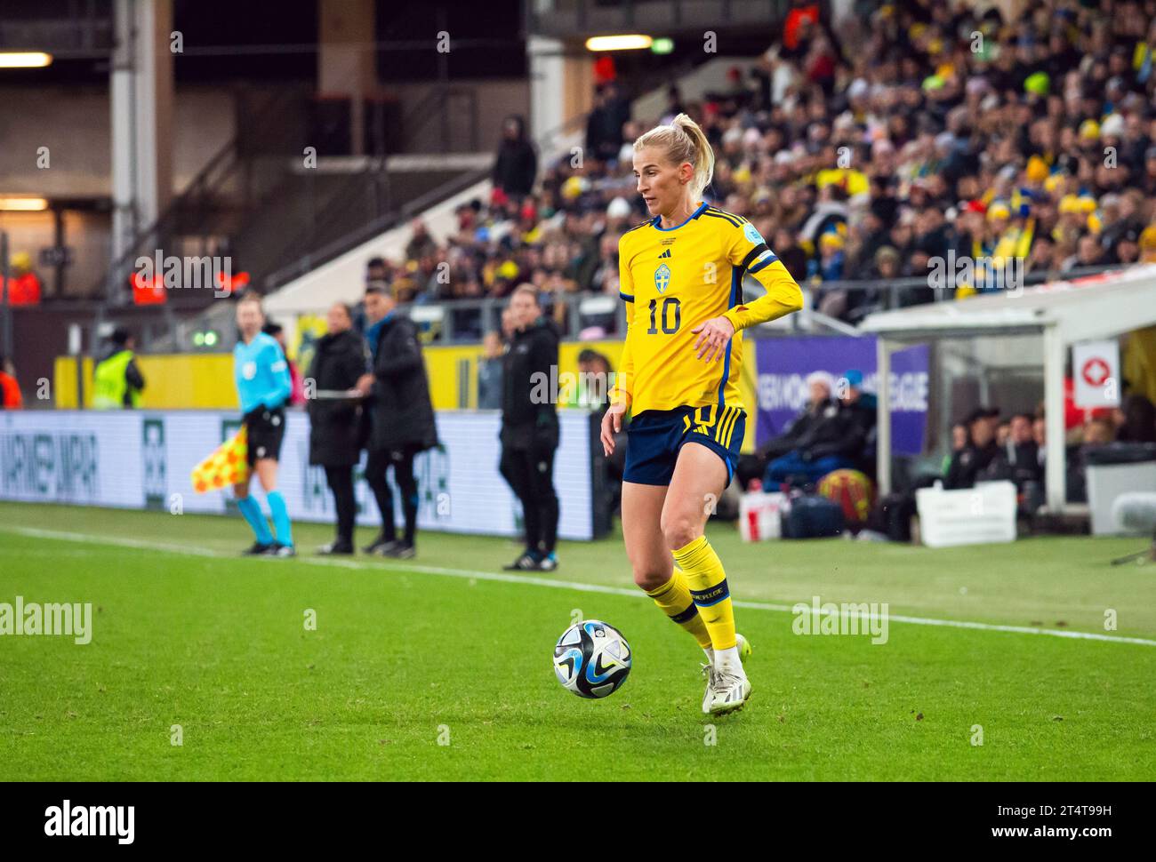 Göteborg, Schweden. Oktober 2023. Sofia Jakobsson (10) aus Schweden, die beim Spiel der UEFA Nations League zwischen Schweden und der Schweiz bei Gamla Ullevi in Göteborg zu sehen war. (Foto: Gonzales Photo - Amanda Persson). Stockfoto