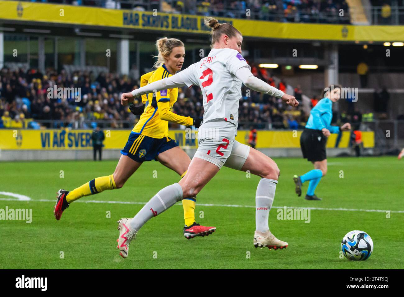 Göteborg, Schweden. Oktober 2023. Julia Stierli (2) aus der Schweiz war beim Spiel der UEFA Nations League zwischen Schweden und der Schweiz bei Gamla Ullevi in Göteborg zu sehen. (Foto: Gonzales Photo - Amanda Persson). Stockfoto
