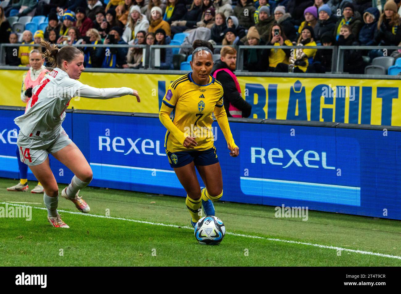 Göteborg, Schweden. Oktober 2023. Madelen Janogy (7) aus Schweden wurde während des Spiels der UEFA Nations League zwischen Schweden und der Schweiz bei Gamla Ullevi in Göteborg gesehen. (Foto: Gonzales Photo - Amanda Persson). Stockfoto