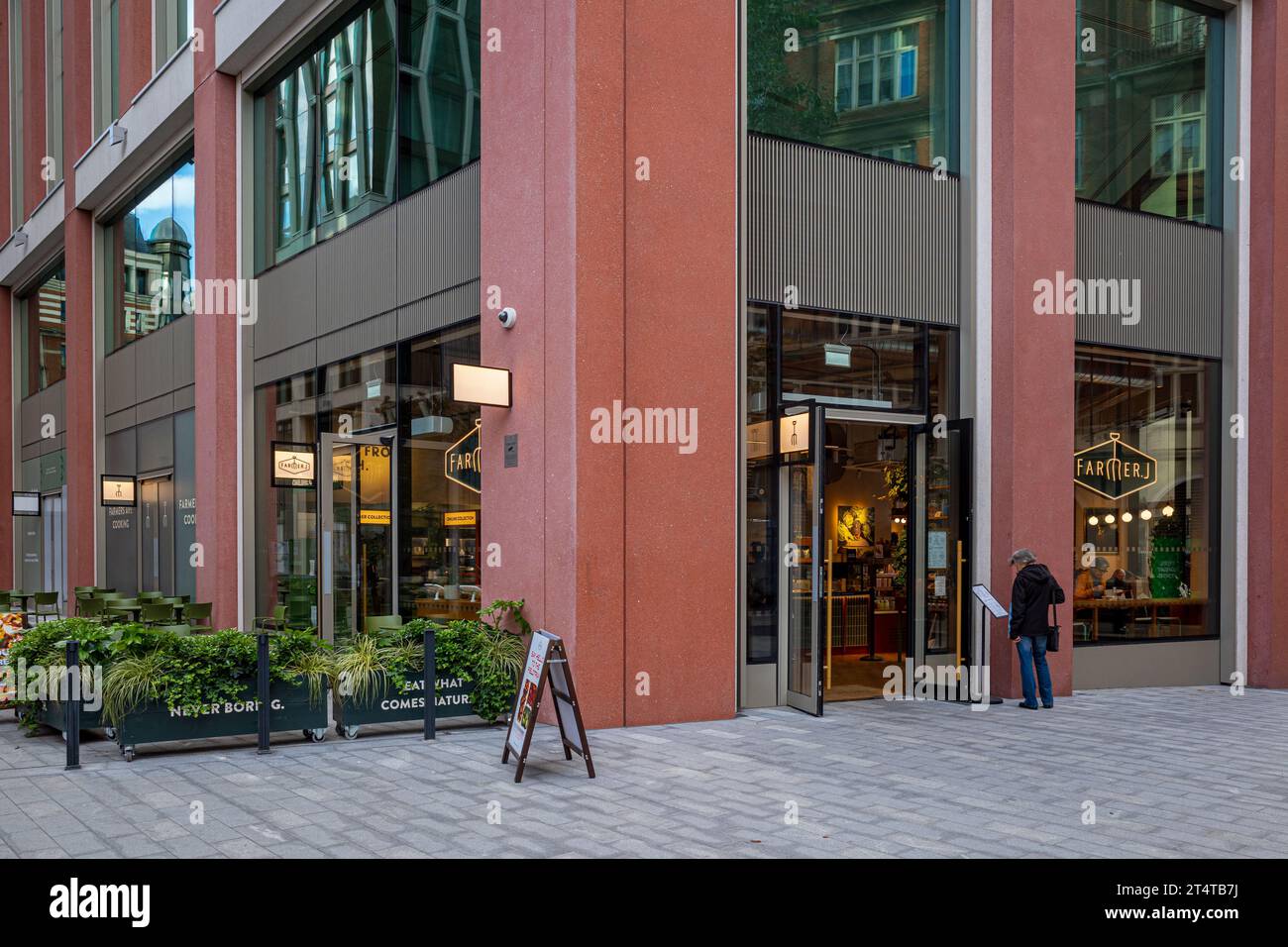 Famer J Restaurant St James's London. Farmer J ist eine kleine Kette nachhaltiger saisonaler Vollkostrestaurants in London, Großbritannien. Stockfoto