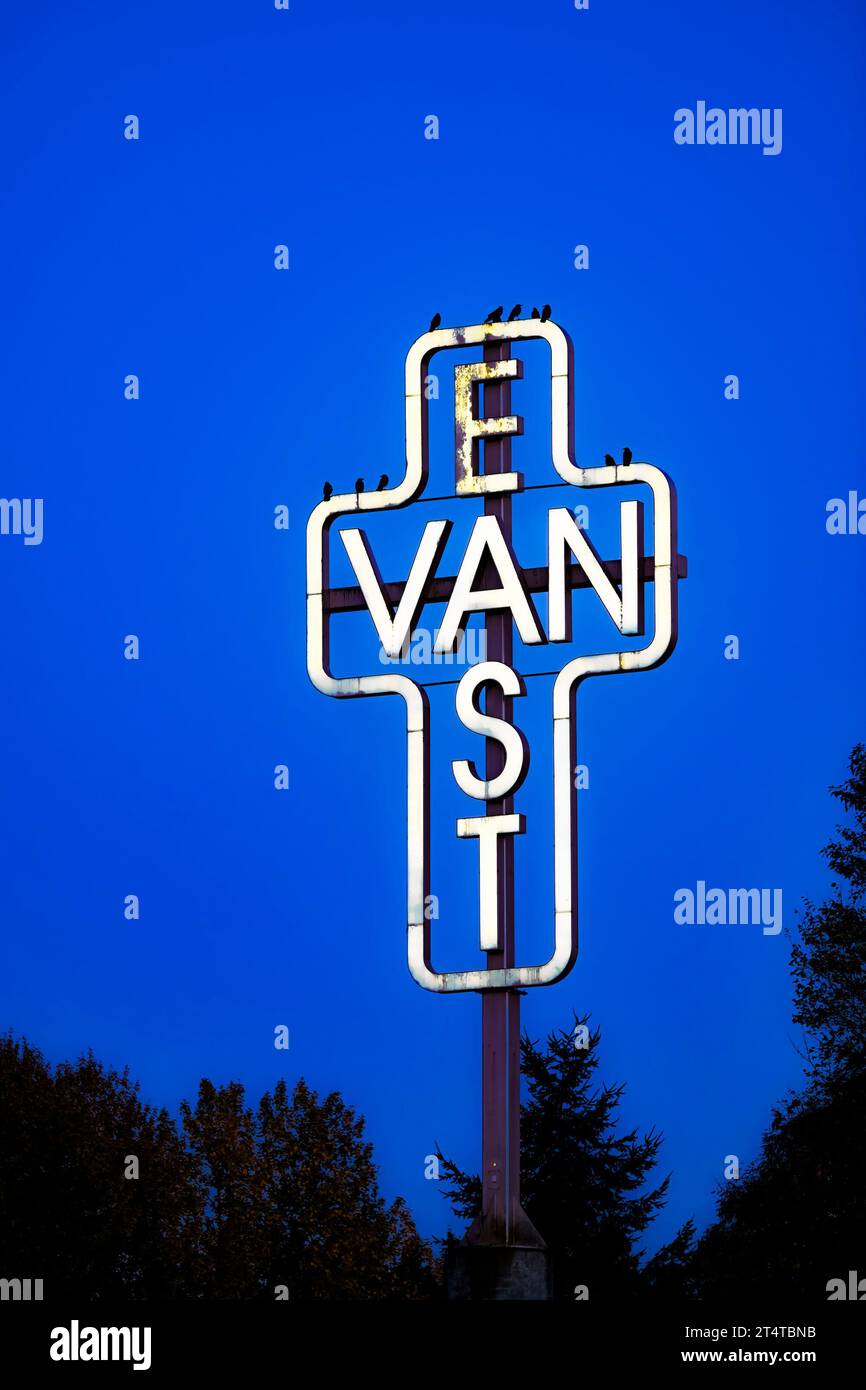 East Van Cross und Krähen fliegen nach Vancouver, British Columbia, Kanada Stockfoto