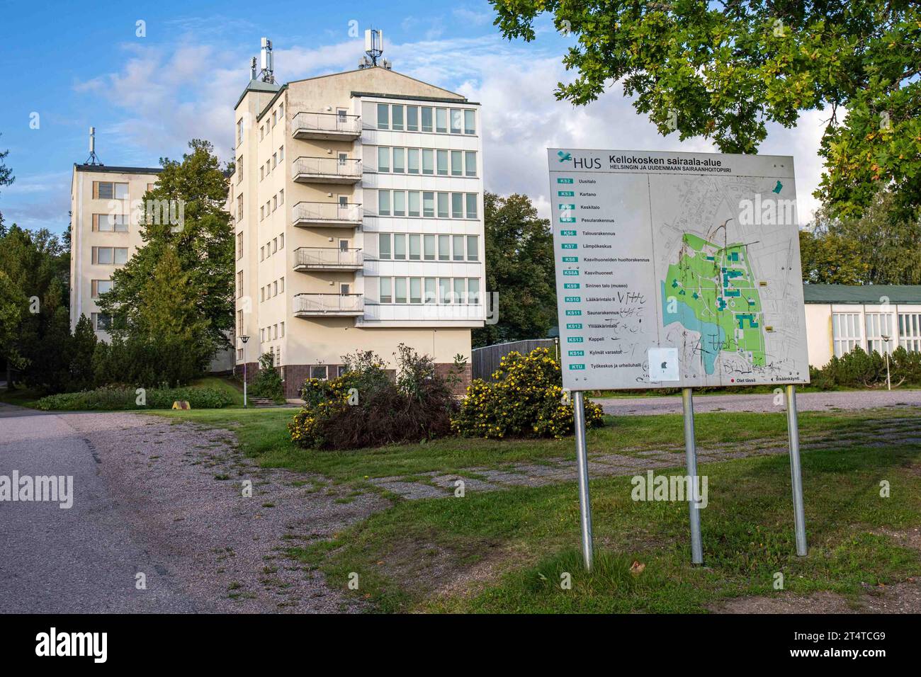 Kellokosken sairaala-alue-Schild und ehemalige Gebäude der psychiatrischen Klinik in Kellokoski Bezirk von Tuusula, Finnland Stockfoto