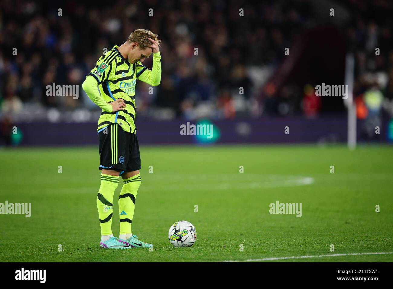 LONDON, UK - 1. November 2023: Martin Odegaard von Arsenal reagiert beim Spiel der vierten Runde des EFL Cup zwischen West Ham United und Arsenal FC im London Stadium (Credit: Craig Mercer/ Alamy Live News) Stockfoto