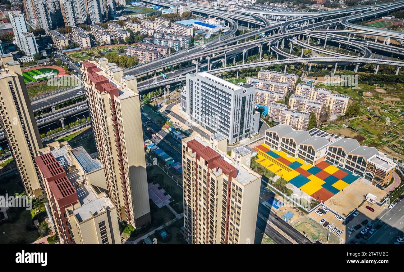 HEFEI, CHINA - 1. NOVEMBER 2023 - Foto vom 1. November 2023 zeigt das abgeschlossene Wohnprojekt in Hefei, Provinz Anhui, China. Stockfoto
