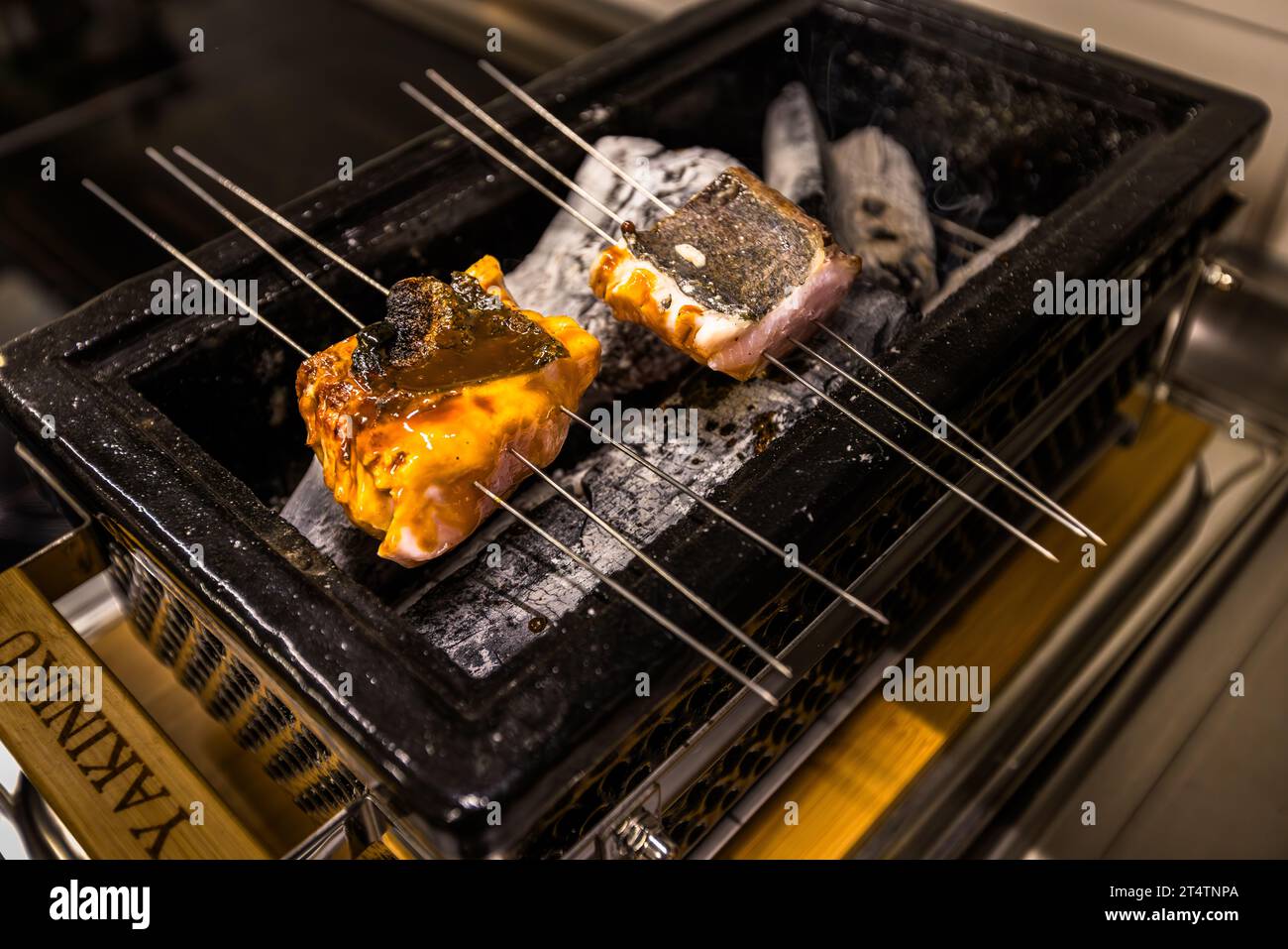 Silberkarpfenfilet auf der Haut gegrillt in Wiesau (VGem), Deutschland Stockfoto