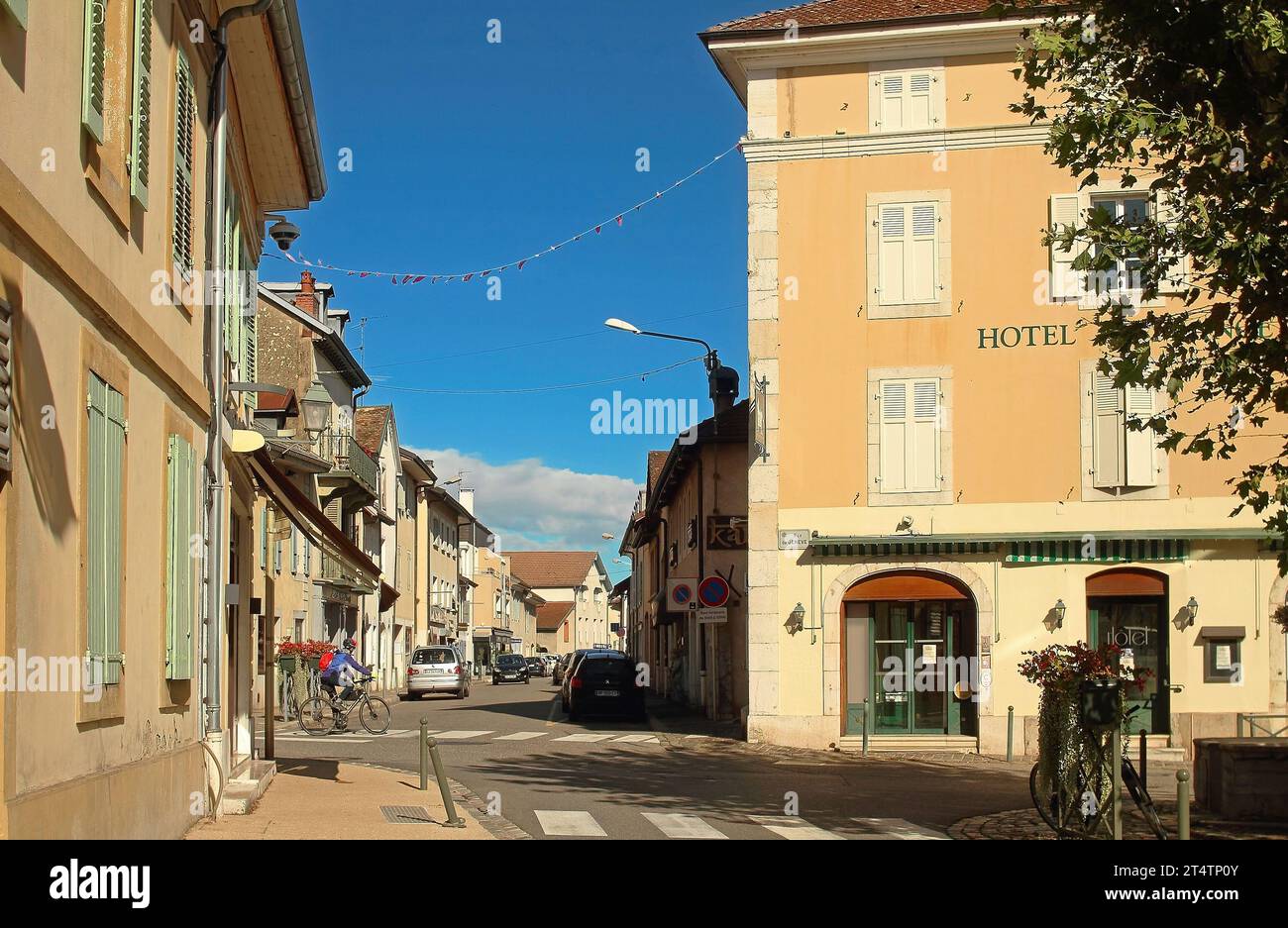 Blick auf die alten Straßen und das Hotel Frankreich der Stadt Ferney-Voltaire, Frankreich. Ferney-Voltaire eine Stadt und Gemeinde in Frankreich, im Departement A Stockfoto