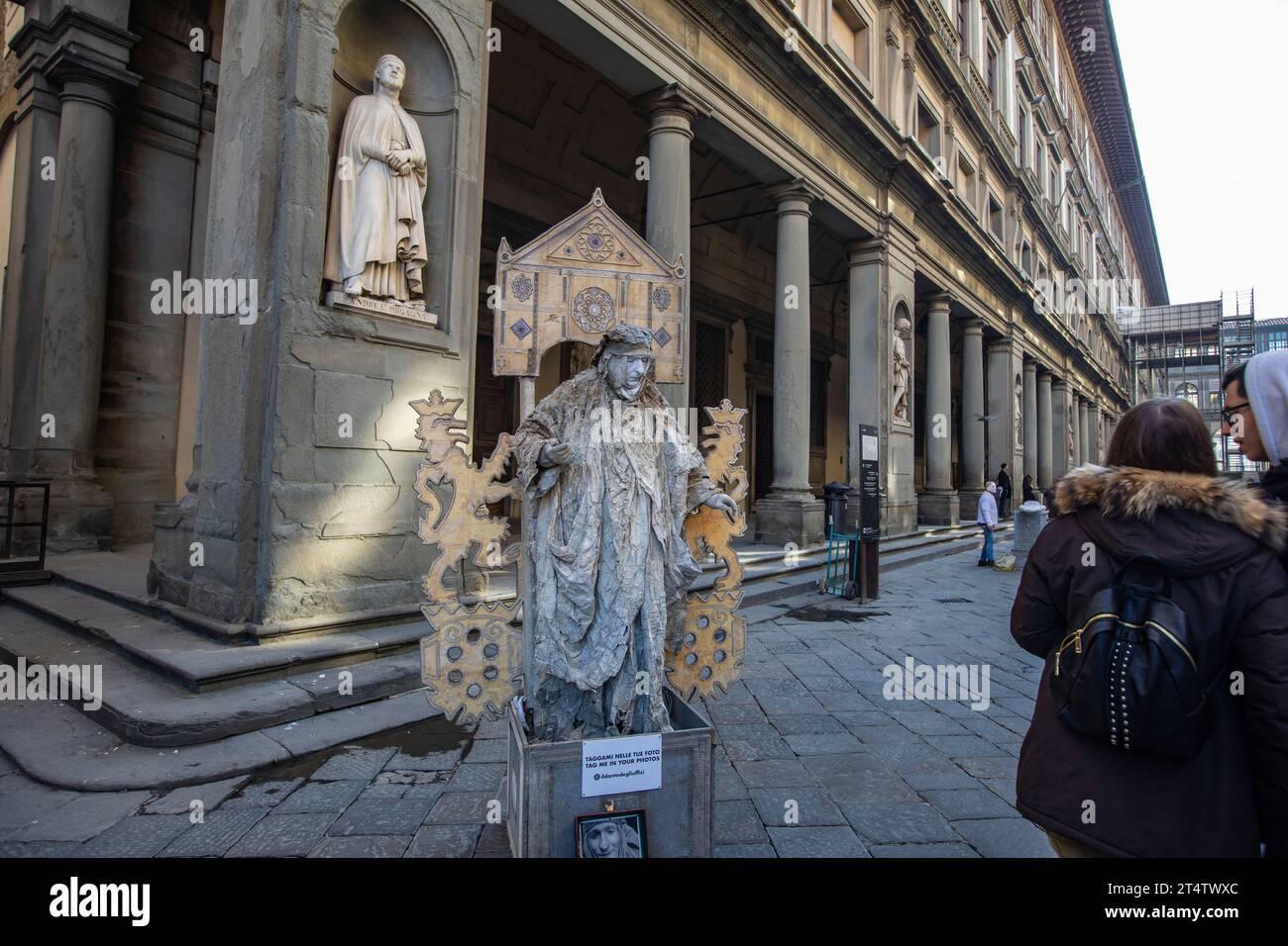 Florenz, Italien: Ein Straßenkünstler auf dem Gelände der Uffizien in der Piazzale degli Uffizien in Florenz. Italien Stockfoto