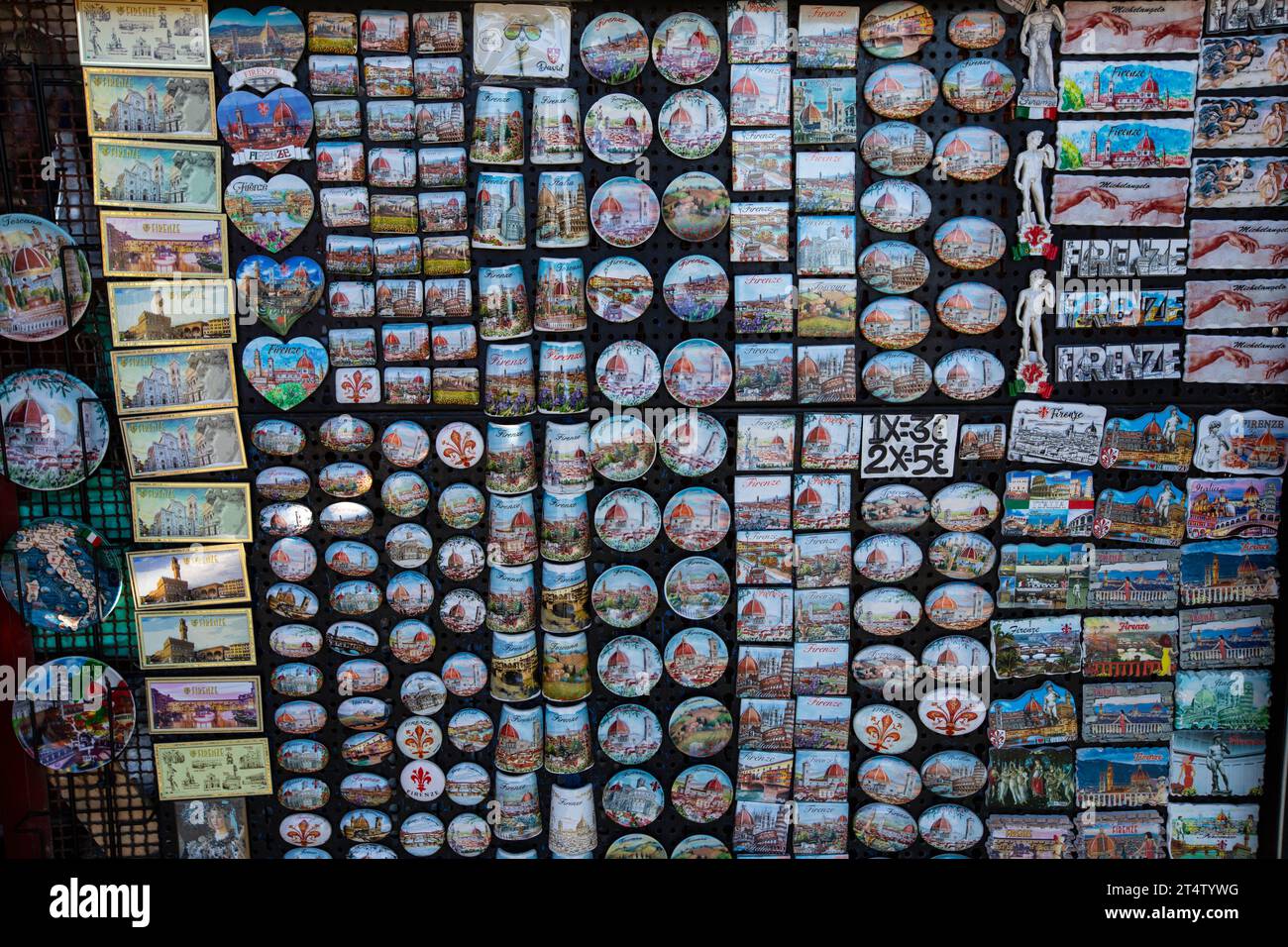 Florenz Italien. Kühlschrank Magnet Souvenir Ausstellung in einem Geschäft. Stockfoto