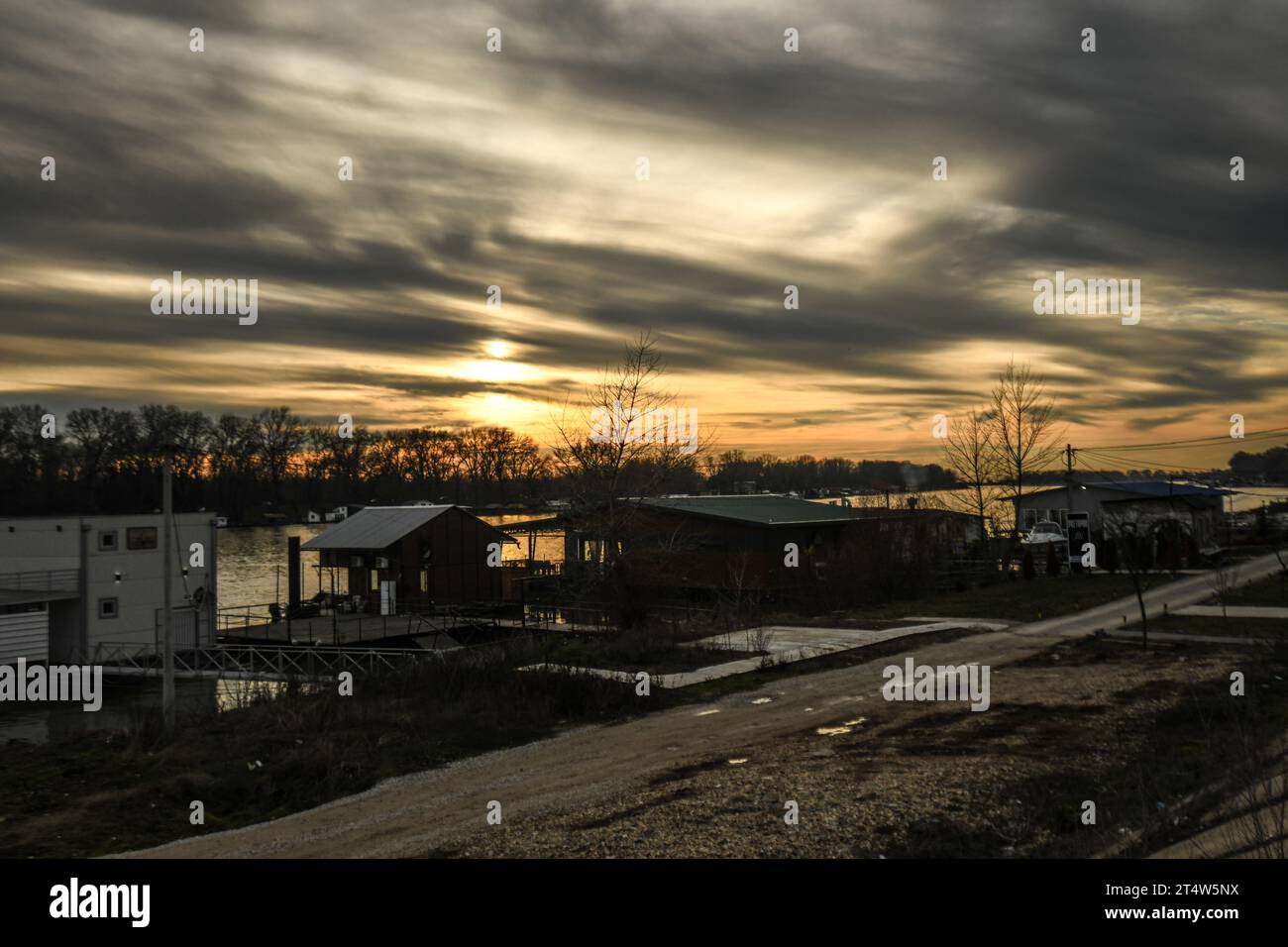 New Belgrad: Sonnenuntergang am Fluss Sava Stockfoto