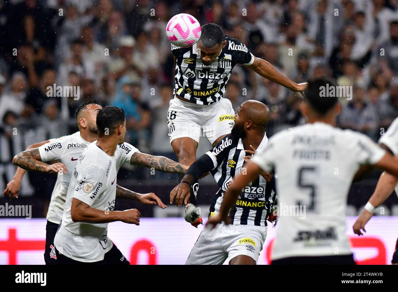 São Paulo (SP), 29/10/2023 - Futebol/CORINTHIANS-SANTOS - do Corinthians - Partida entre Corinthians x Santos, válida pela trigesima rodada do Campeonato Brasileiro, realizado na Neo Quimica Arena, Zona leste de São Paulo, na noite deste domingo, 29. Stockfoto