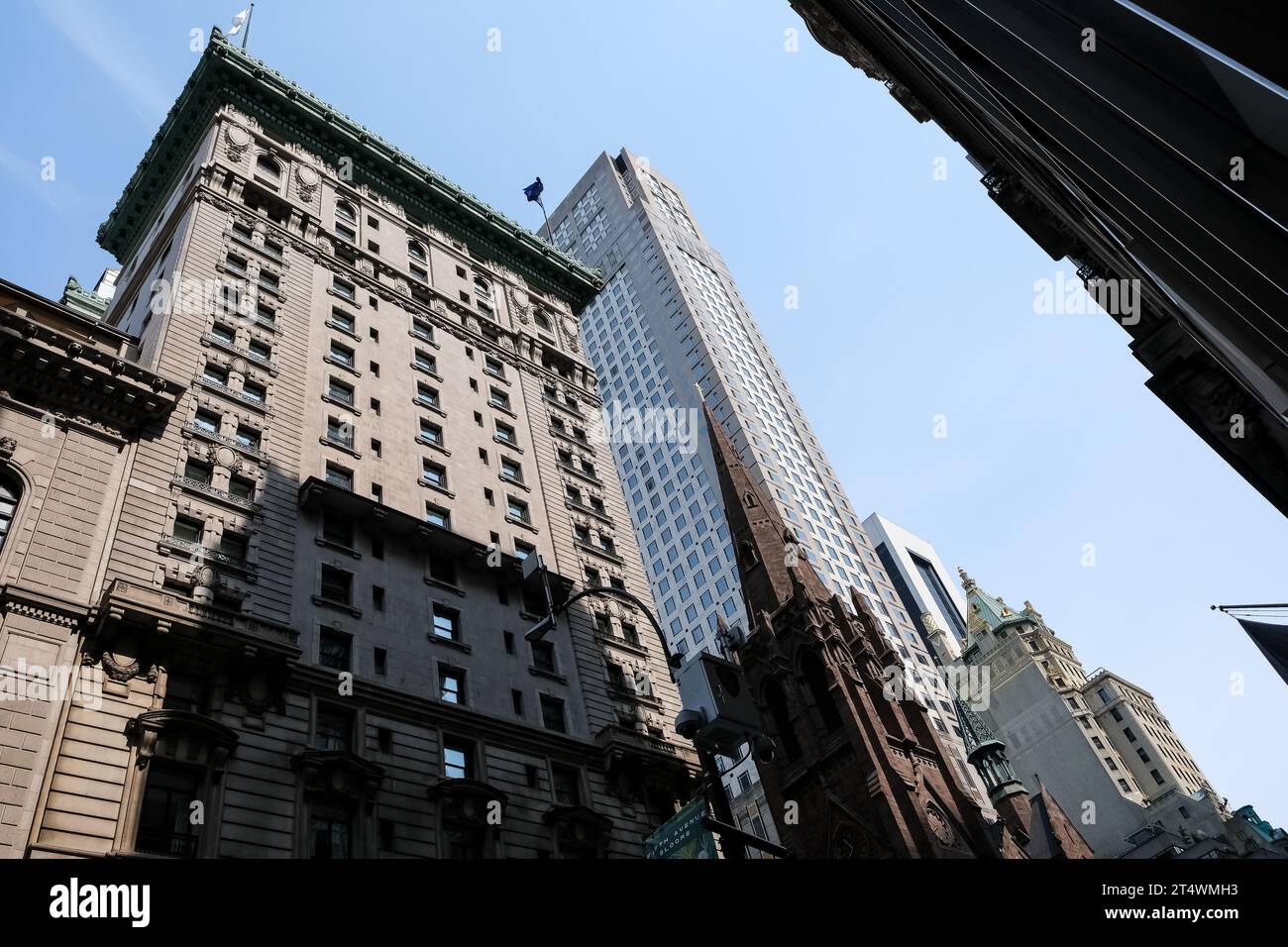 Blick auf Midtown Manhattan, das zentrale Geschäftsviertel im New York City Borough von Manhattan, mit prominenten Gebäuden und Attraktionen Stockfoto