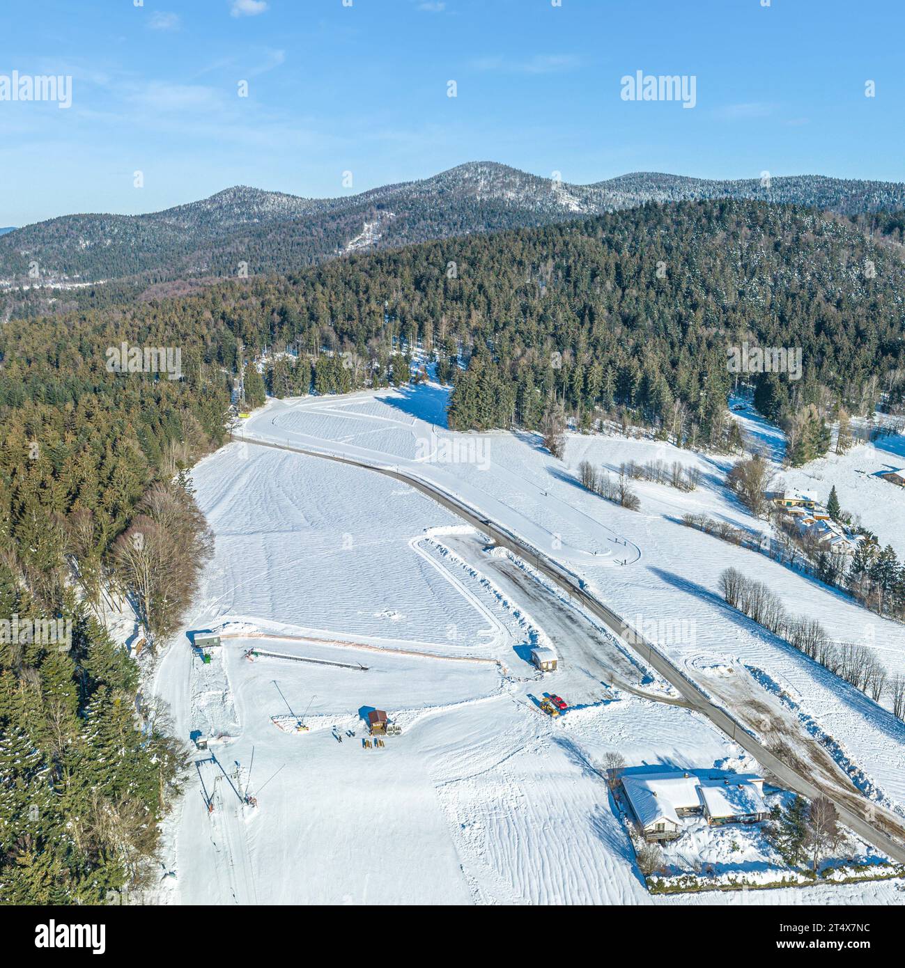 Winterlicher Blick auf Greising, eine Ortschaft von Deggendorf im Bayerischen Wald in Niederbayern Stockfoto