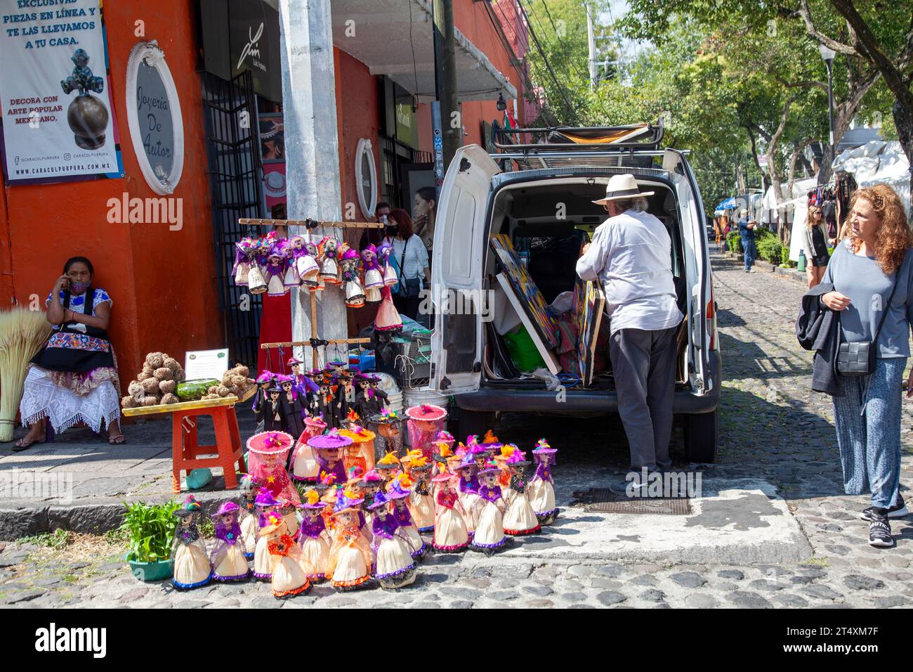 San Jacinto Square am Bazar Sabado an Kunstsamstagen in Mexiko-Stadt, Mexiko Stockfoto