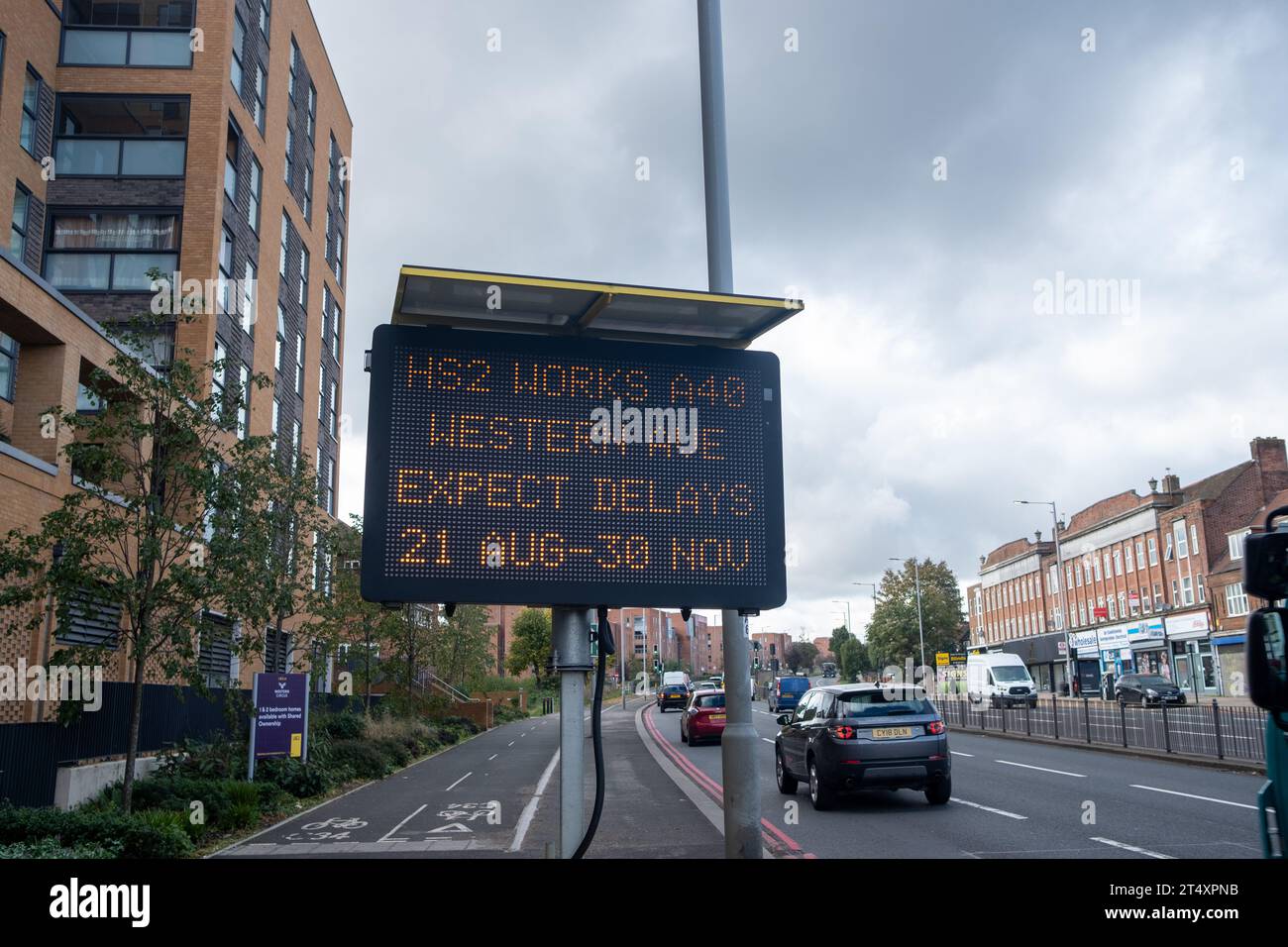 LONDON, 31. OKTOBER 2023: HS2 arbeitet an der A40 in Acton Stockfoto