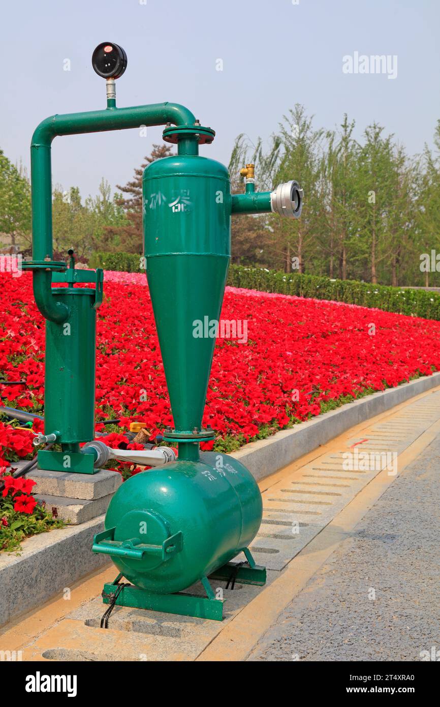 Gartenmaschinen und -Geräte im Garten Stockfoto