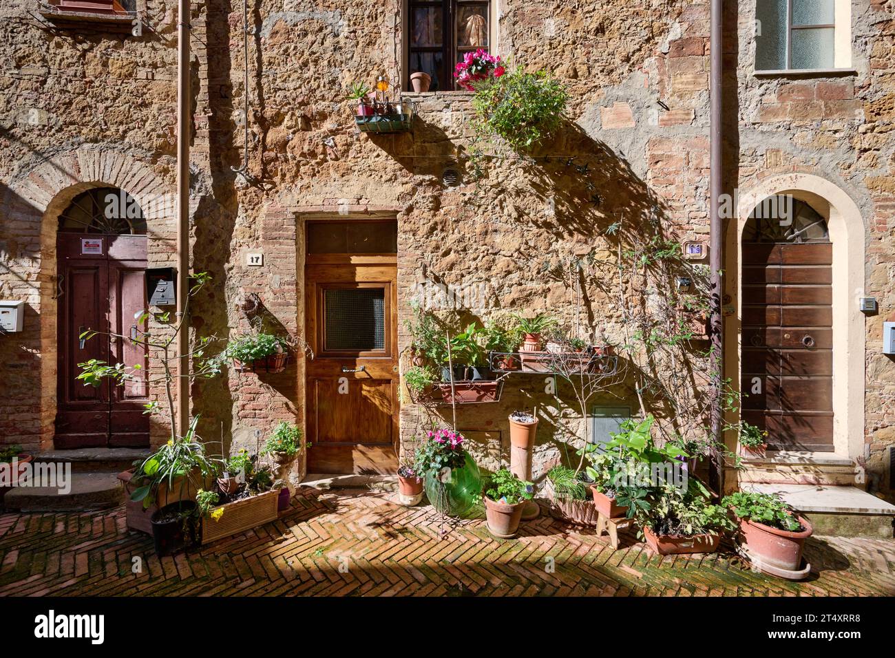 Enge Gasse in Pienza, Toskana, Italien Stockfoto