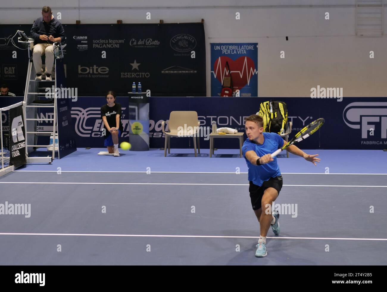 Bergamo, Italien. November 2021. ATP internationales Challenger-Turnier Stadt Bergamo, Hauptqualifikation Ugo Blanchet gegen Andrea Picchione Credit: Independent Photo Agency/Alamy Live News Stockfoto