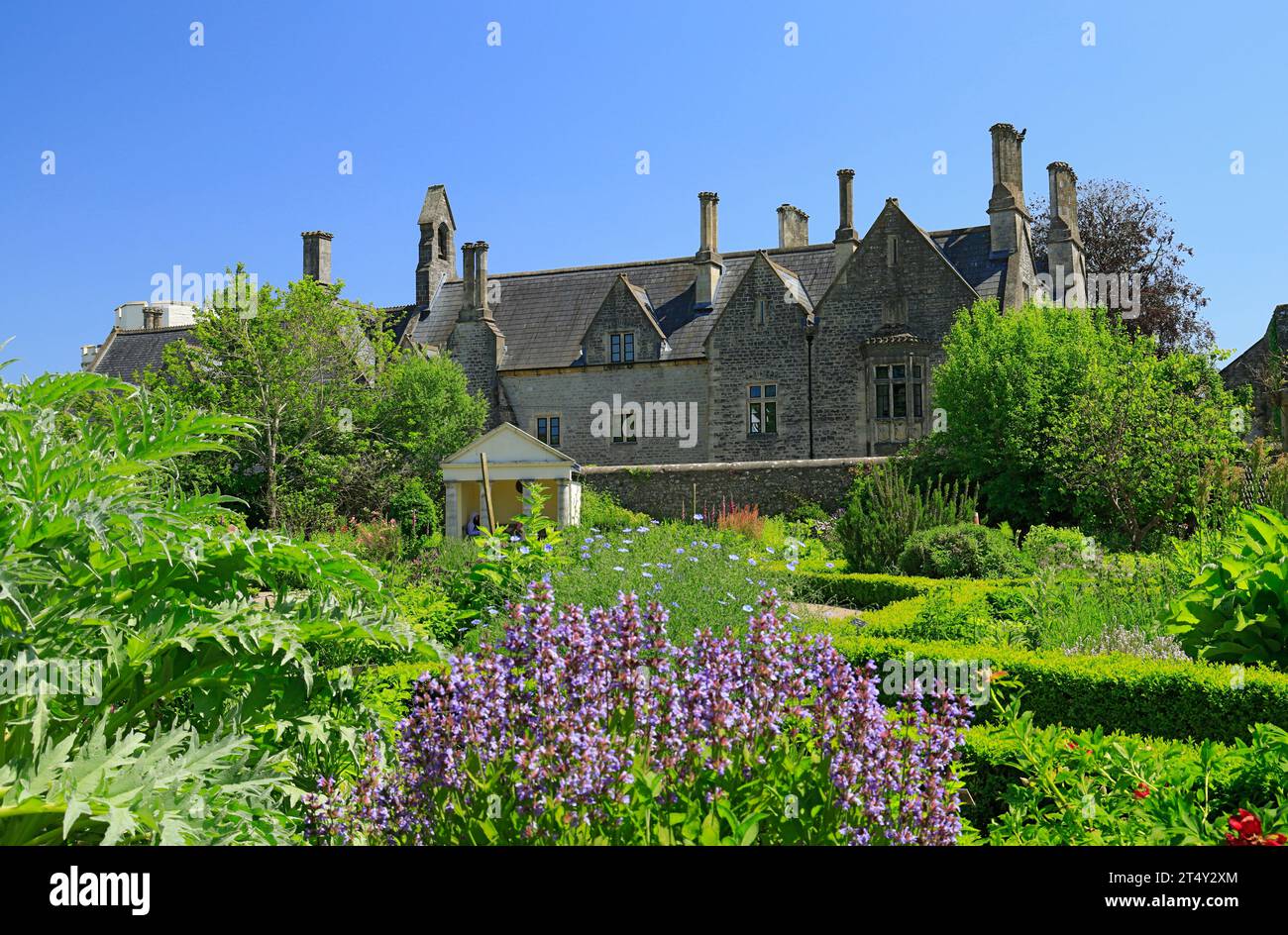 Cowbridge Physic Garden und das Alte Gymnasium, Tal von Glamorgan, South Wales. Stockfoto