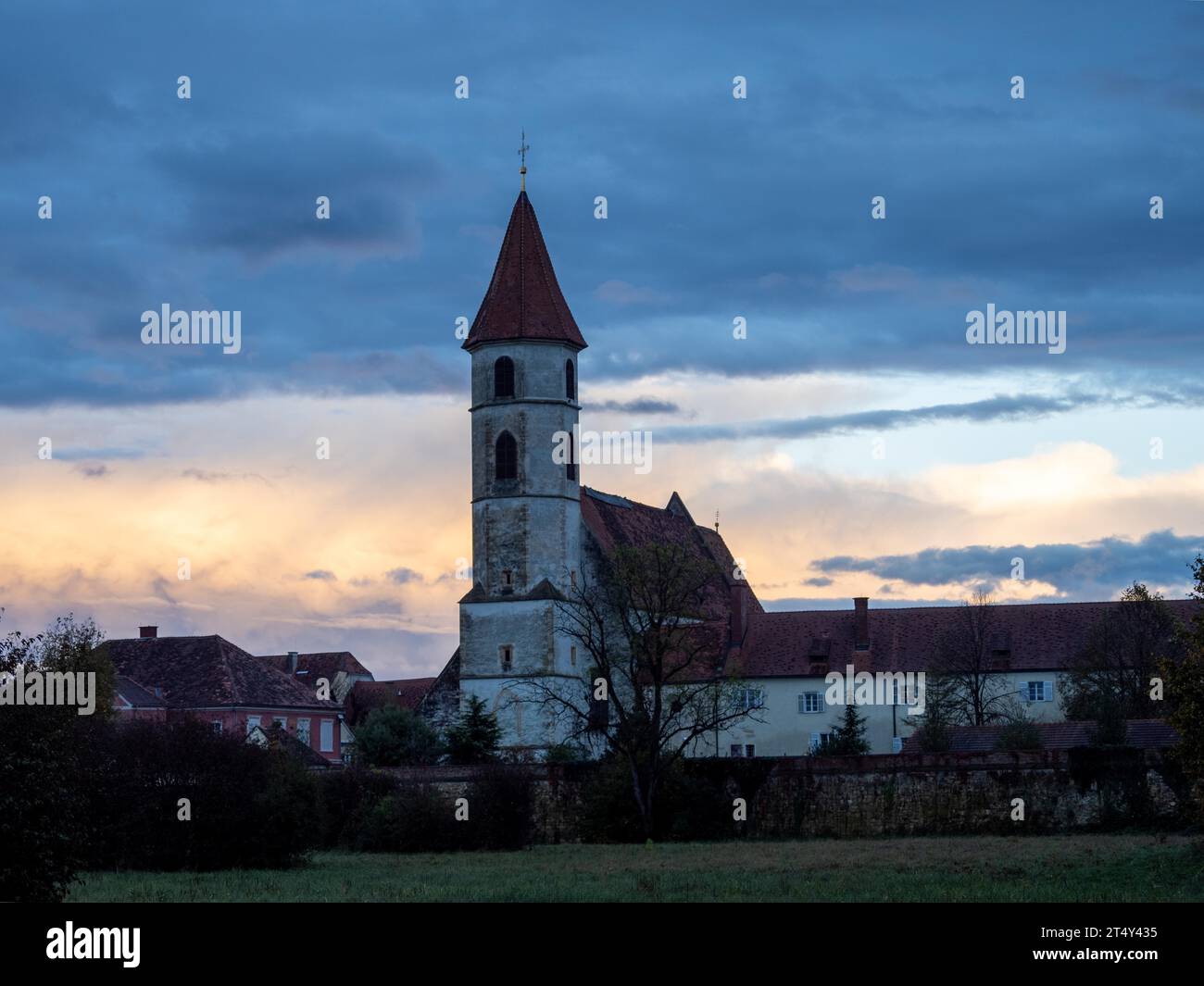 Stadtpfarrkirche, der St. Johannes der Täufer, blaue Stunde, Bad Radkersburg, Thermenland, Steiermark, Österreich Stockfoto