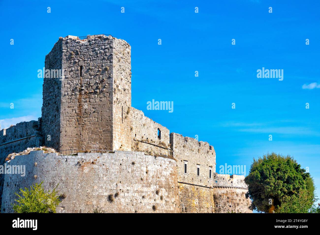 Turm des Schlosses von Monte Sant'Angelo, Italien Stockfoto
