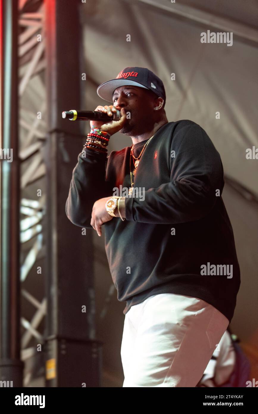 Atlanta, Usa. Oktober 2023. Der Hip Hop-Künstler Erick Sermon tritt während des DJ Drama Gangsta Grillz auf der Bühne des Sprite Hip Hop 50 auf, während des One Musicfests, das am 29. Oktober 2023 im Piedmont Park in Atlanta, Georgia stattfindet. (Foto: Jay Wiggins/SIPA USA) Credit: SIPA USA/Alamy Live News Stockfoto