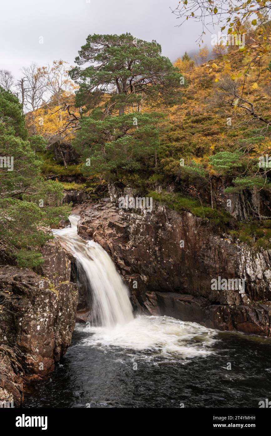 Wasserfall am Fluss Etive, Glen Etive, Highlands, Schottland Stockfoto