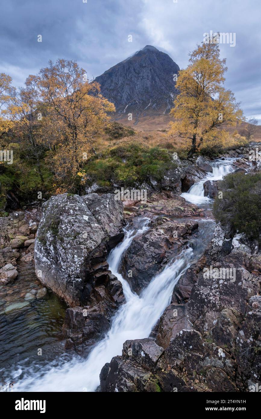 River Coupall und Buachaille Etvie Mor, Glencoe, Highlands, Schottland Stockfoto