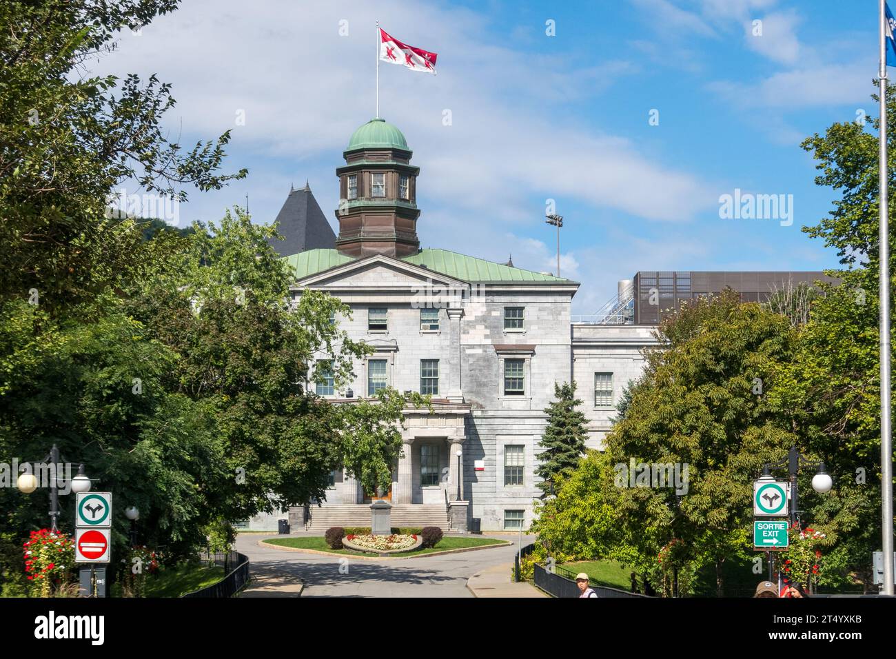 Gebäude der McGill University gegenüber der Sherbrooke Street in Montreal, Provinz Quebec, Kanada. Stockfoto