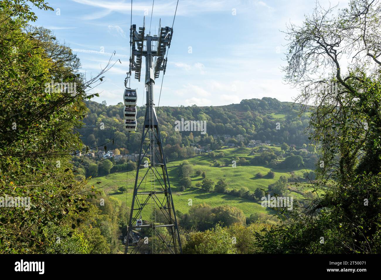 Seilbahnen, die über Kopf hängen, fahren zu den Höhen von Abraham Matlock Bath, Derbyshire, England Stockfoto