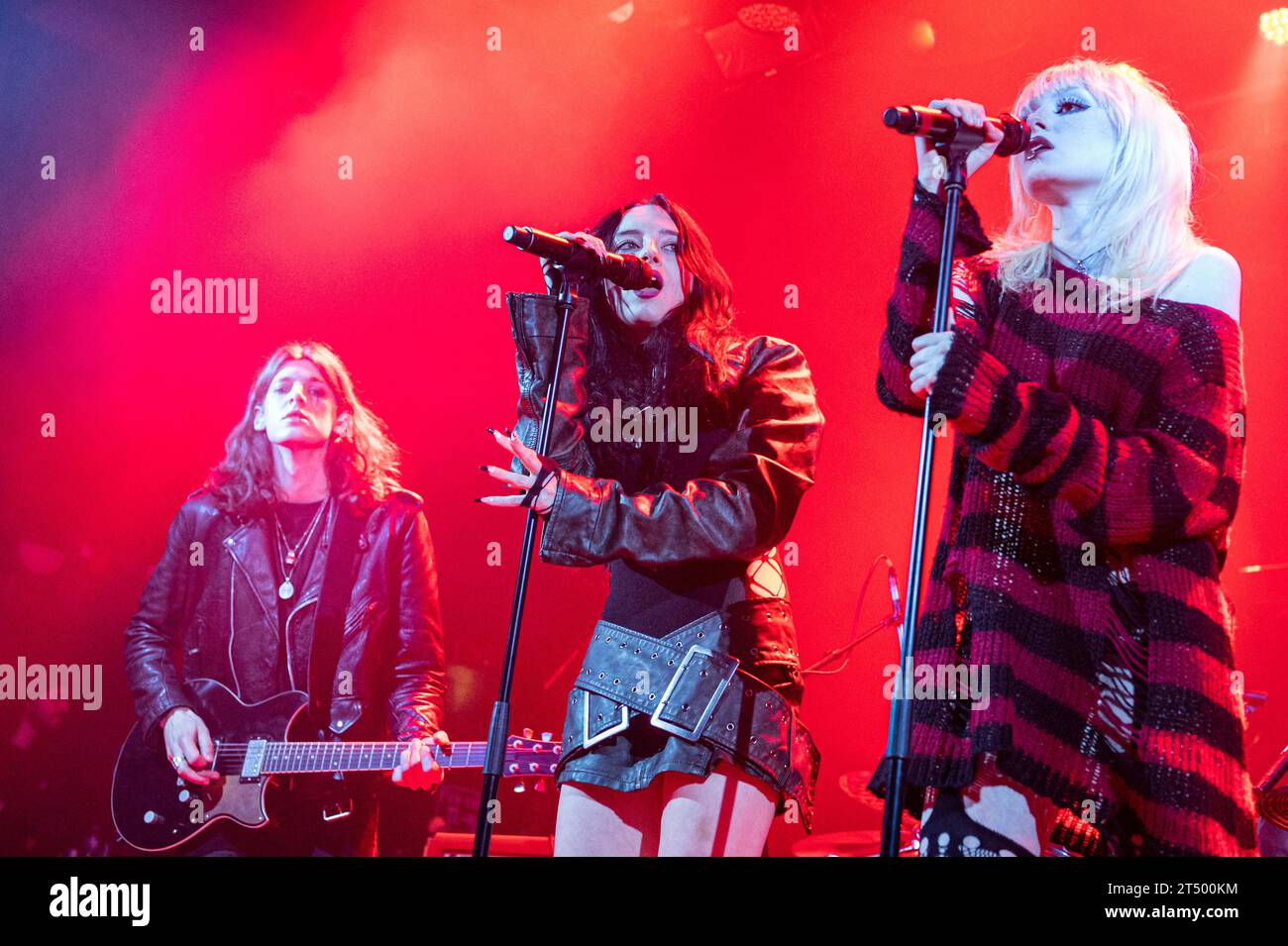 Raven Numan und Perisia Numan auf der Bühne im Camden's Electric Ballroom, London, April 2023 Stockfoto