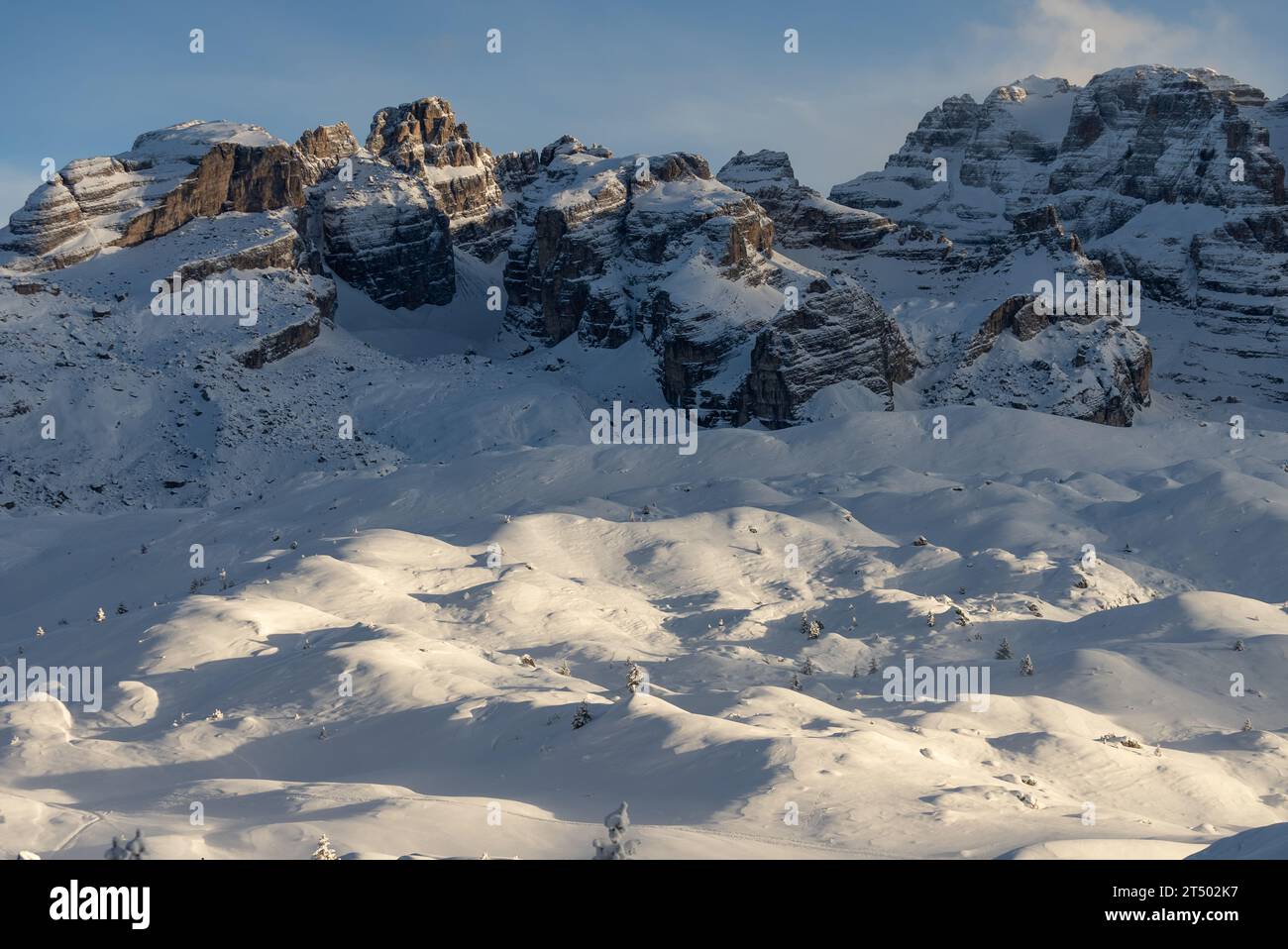 Winter-dolomiten in Italien. Winter im Dorf Madonna di Campiglio und einem Skigebiet in Italien. Madonna di Madonna di Campiglio und ursus Snowpark in Val Stockfoto