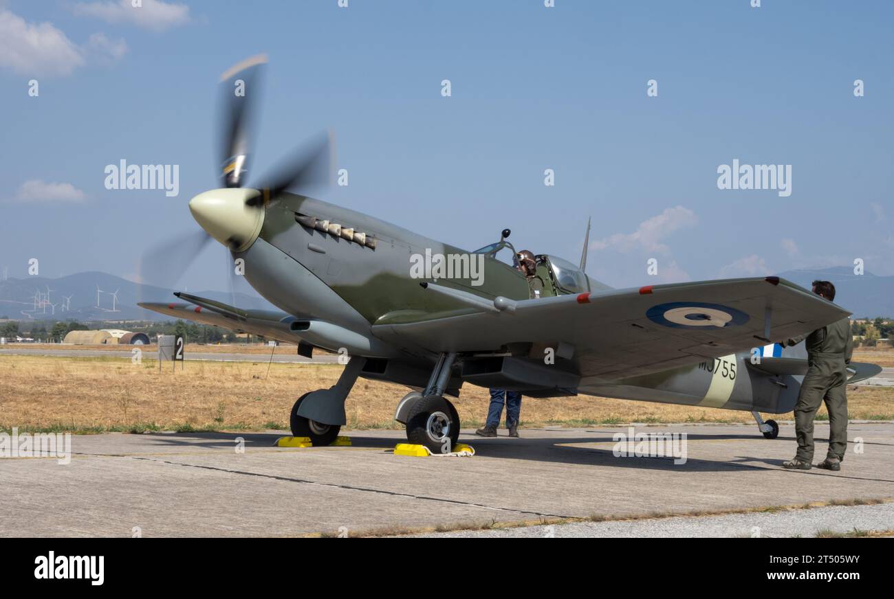Restauriertes Supermarine Spitfire MJ755 Flugzeug der griechischen Luftwaffe Stockfoto
