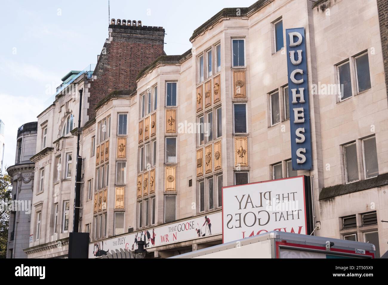 Das Stück, das schief geht im Duchess Theatre, Catherine Street, London, WC2, England, GROSSBRITANNIEN Stockfoto