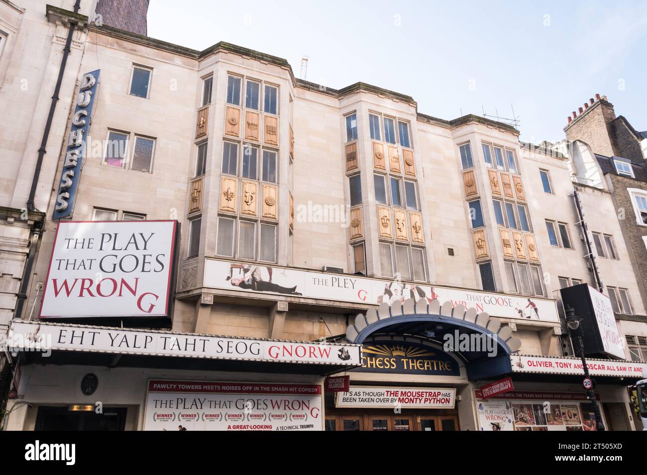 Das Stück, das schief geht im Duchess Theatre, Catherine Street, London, WC2, England, GROSSBRITANNIEN Stockfoto