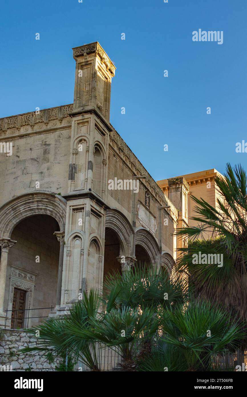 Palermo, Sizilien, 2016. Die Kirche Santa Maria della Catena (16. Jahrhundert) auf der Piazza Dogana, in der Nähe des Hafens von Cala (Viertel von Castellammare) Stockfoto