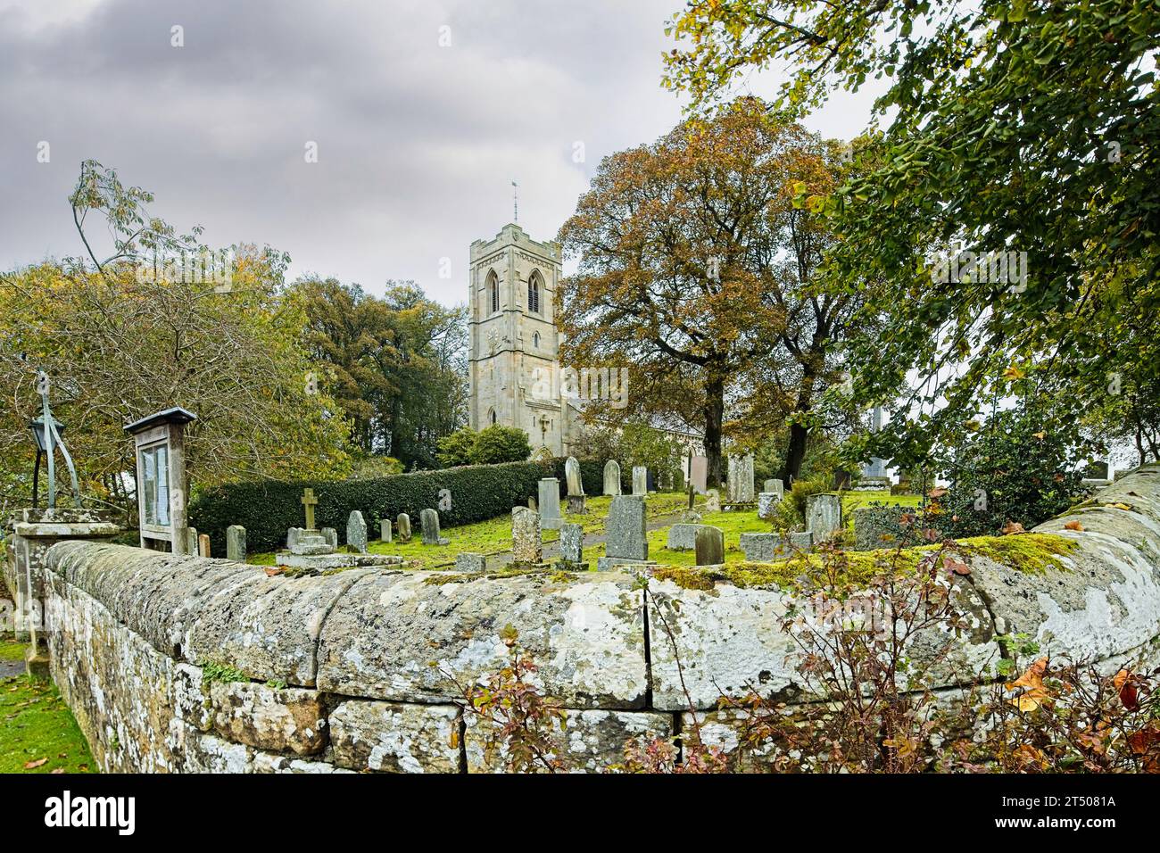 Holy Trinity Church, Cambo, Northumberland, erbaut 1842 von J&B Green, mit Turm und Vestry im Jahr 1884. Das Gebäude ist denkmalgeschützt. Stockfoto