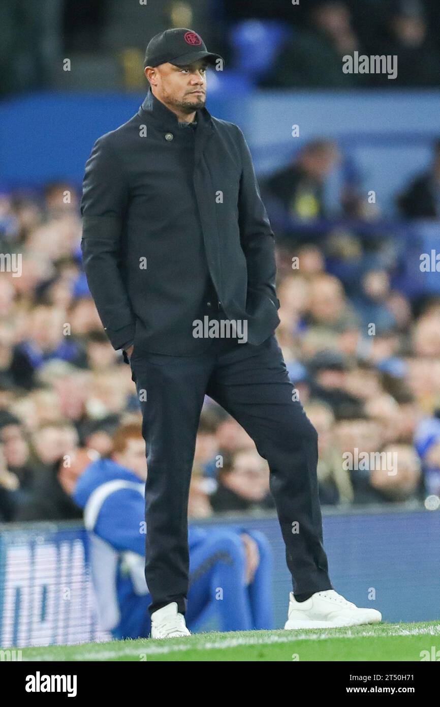 Liverpool, Großbritannien. November 2023. Burnley Manager Vincent Kompany während des Spiels der 4. Runde des Everton FC gegen Burnley FC, Carabao Cup im Goodison Park, Liverpool, England, Großbritannien am 1. November 2023 Credit: Every Second Media/Alamy Live News Stockfoto