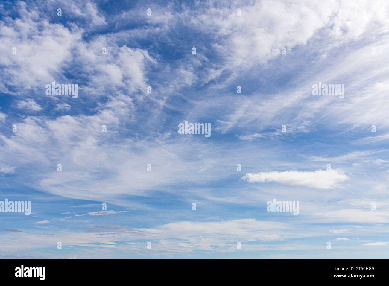 Gemischte Sommerwolken auf der Kintyre Peninsula, Argyll & Bute, Schottland, Großbritannien Stockfoto